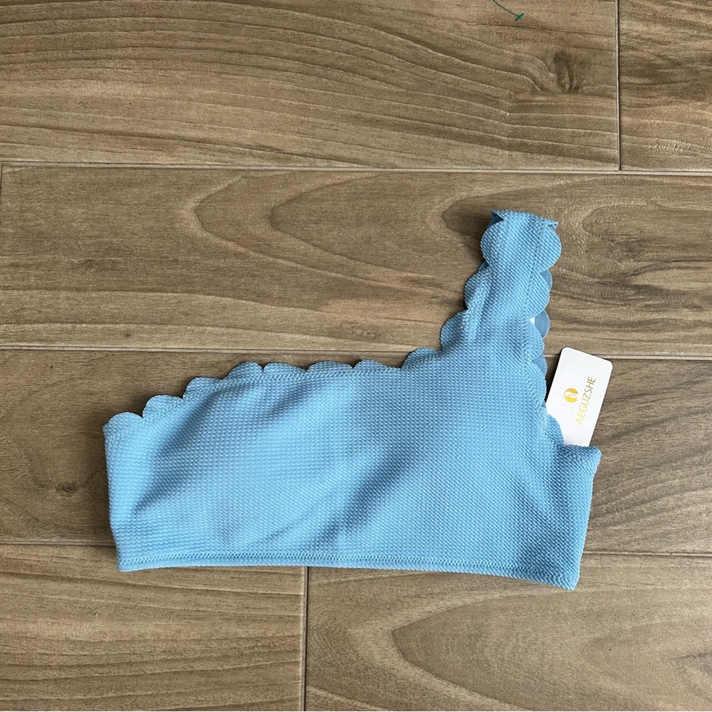 AEGUZSHE One Shoulder Bikini Top | Size M